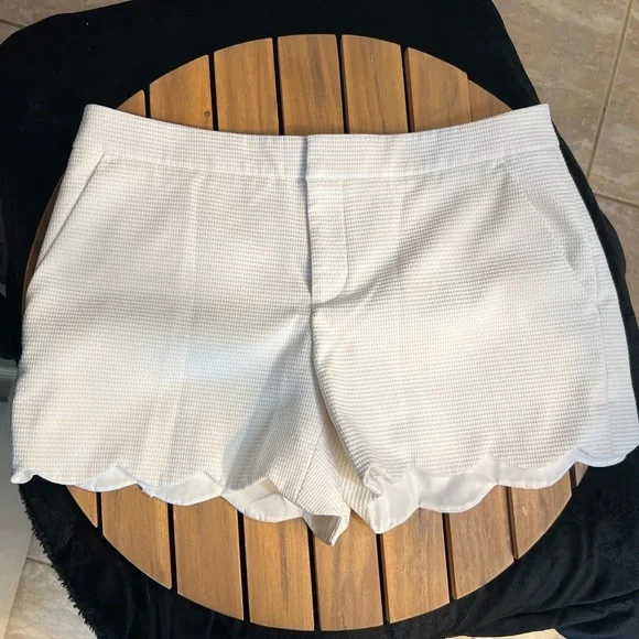 Club Monaco Scalloped Hem White Chino Shorts Women's Size 4 Textured - Picture 8 of 15